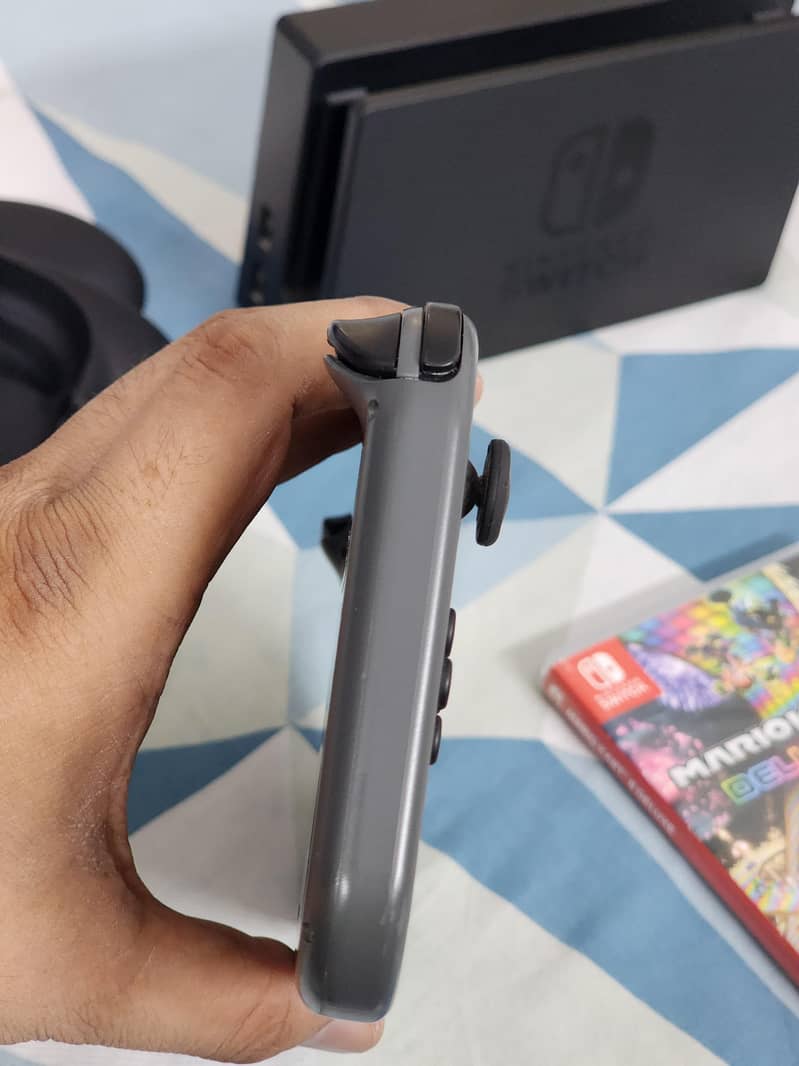 Nintendo Switch 4