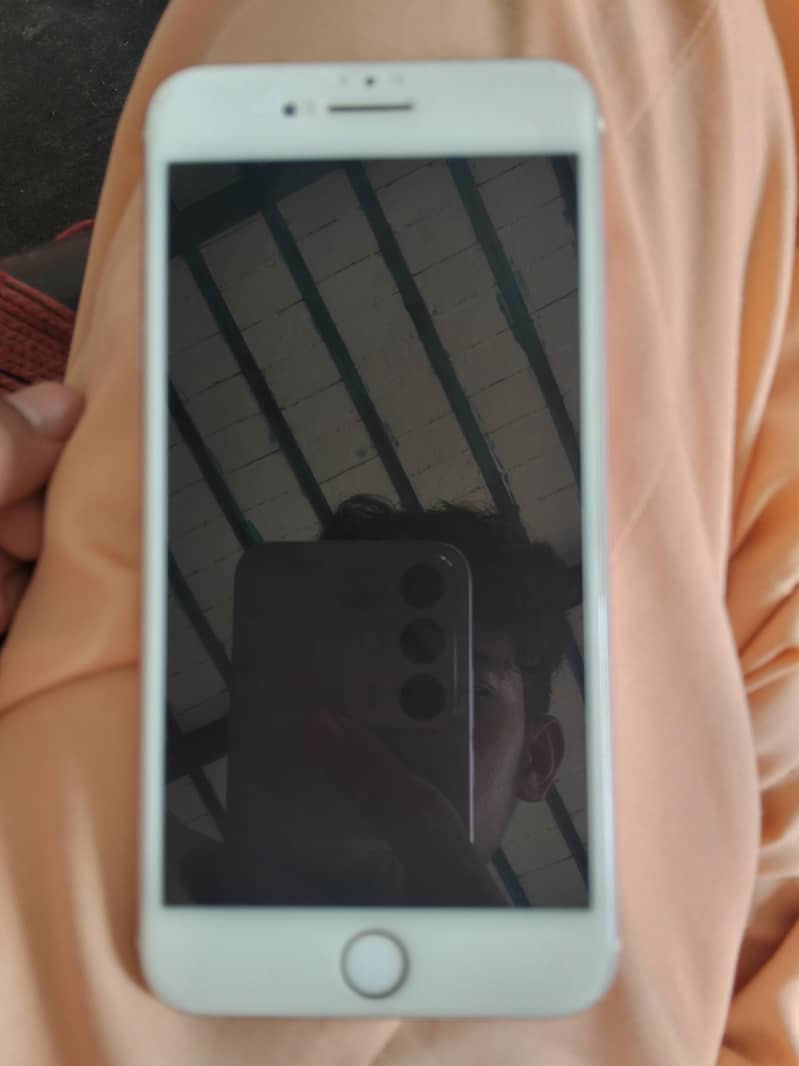 Apple iPhone 7 Plus 0