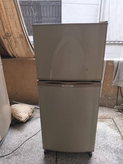 dawlence medium size fridge