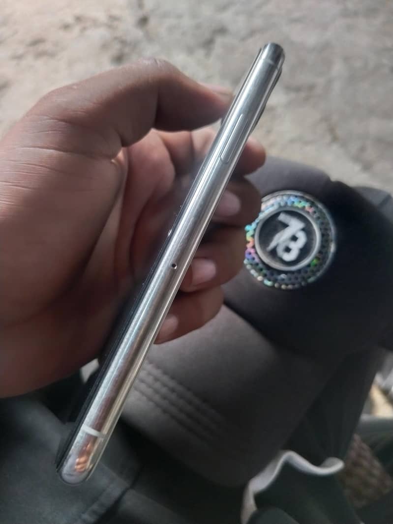 Apple iPhone 11 Pro 2
