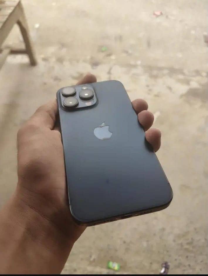 Apple iPhone 15 Pro Max 2
