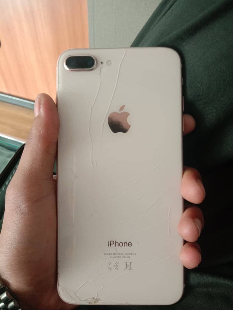 Apple iPhone 8 Plus 0