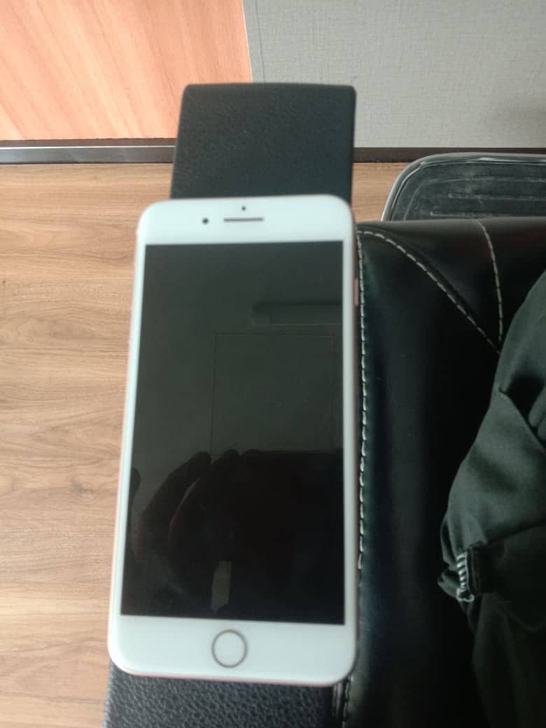 Apple iPhone 8 Plus 1