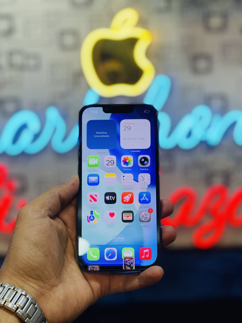 Apple iPhone 13 4