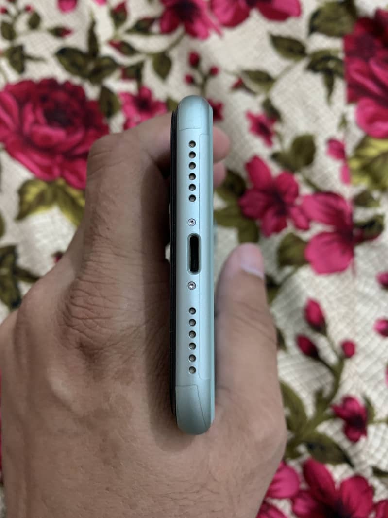Apple iPhone 11 3