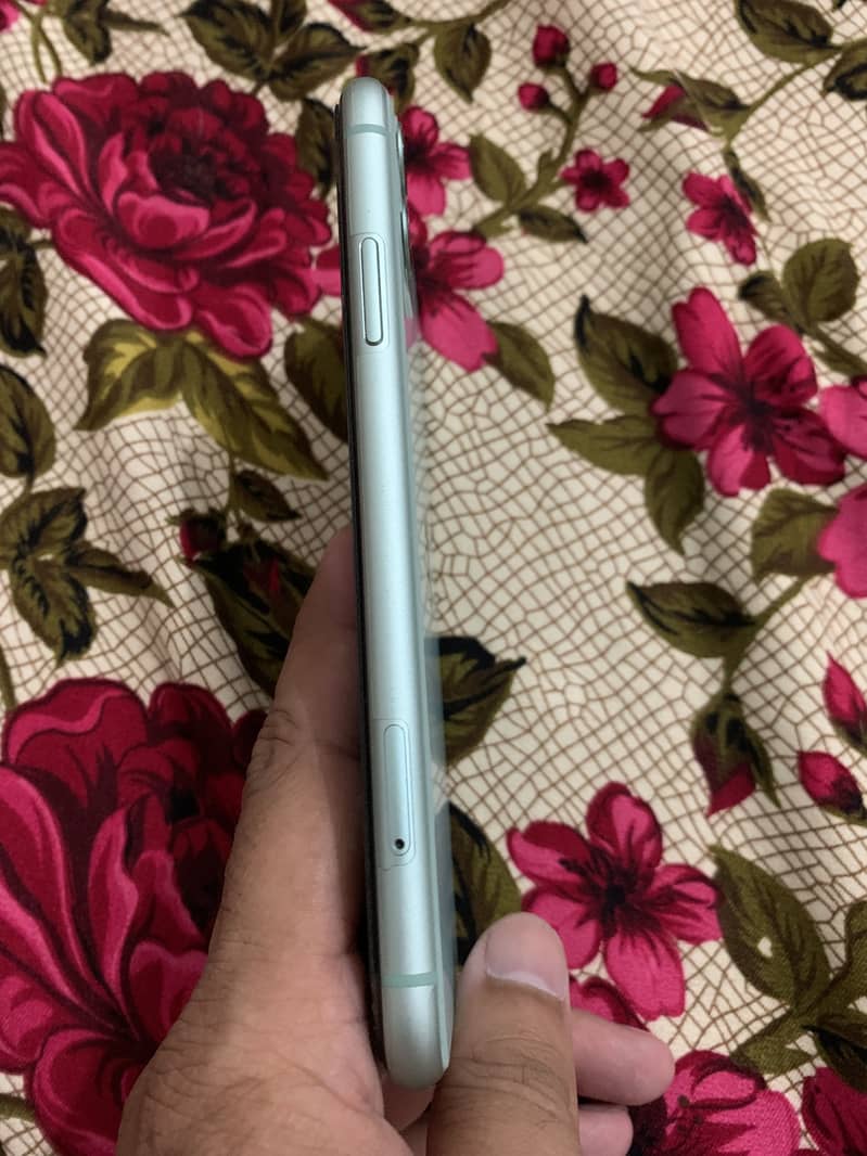 Apple iPhone 11 7