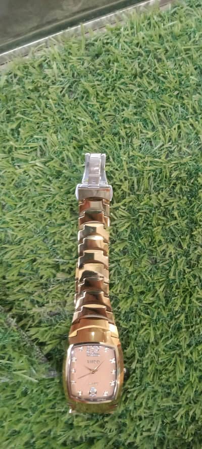 scratchless watch new condition