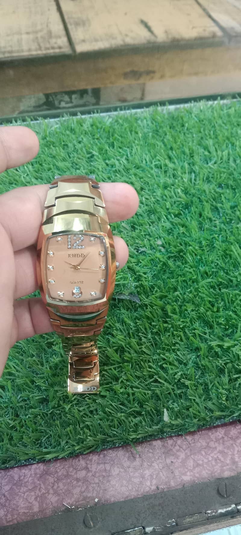 scratchless watch new condition 2