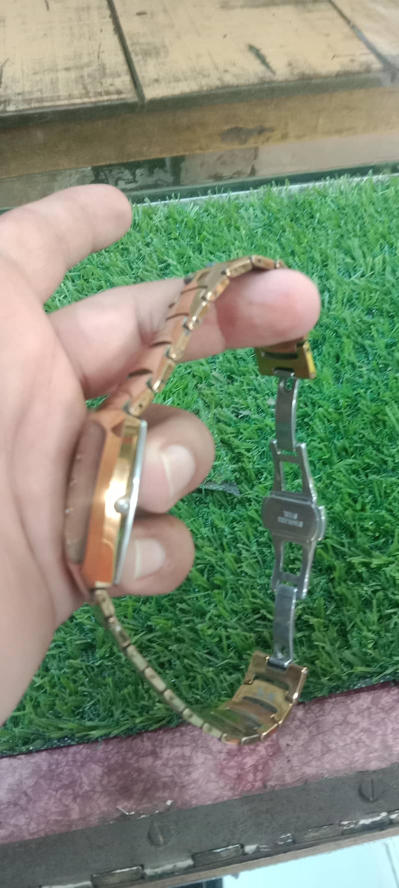 scratchless watch new condition 3