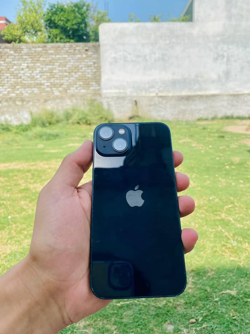 Apple iPhone 13 0