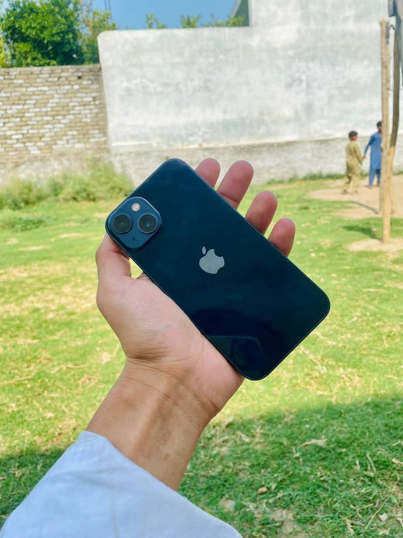 Apple iPhone 13 1