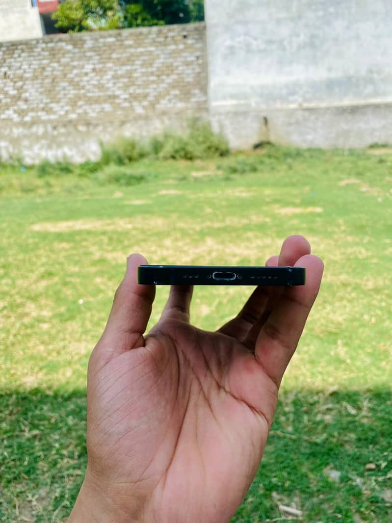 Apple iPhone 13 4