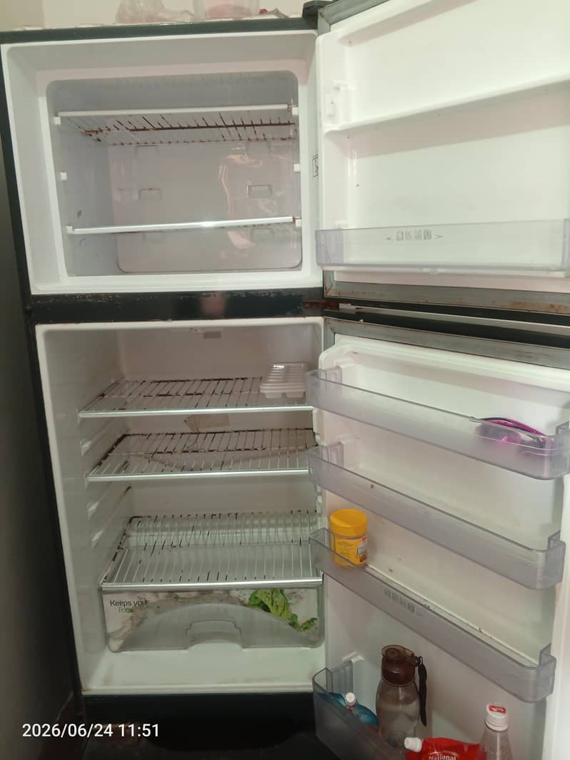 Dawlance Medium Frigde 1
