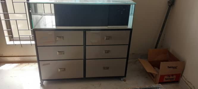 cabinet draws along with mirror space