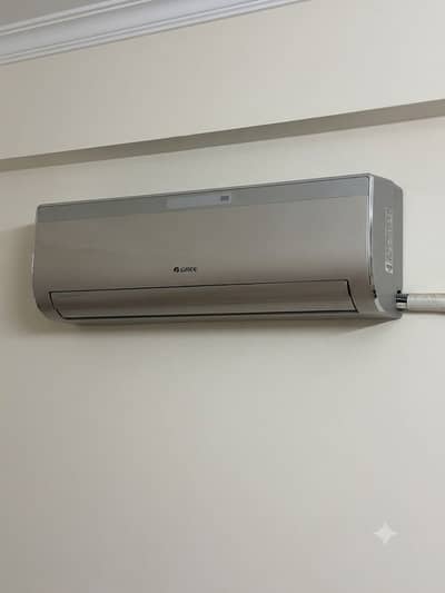 Gree Dc inverter 1.5 ton slightly used for urgent salee