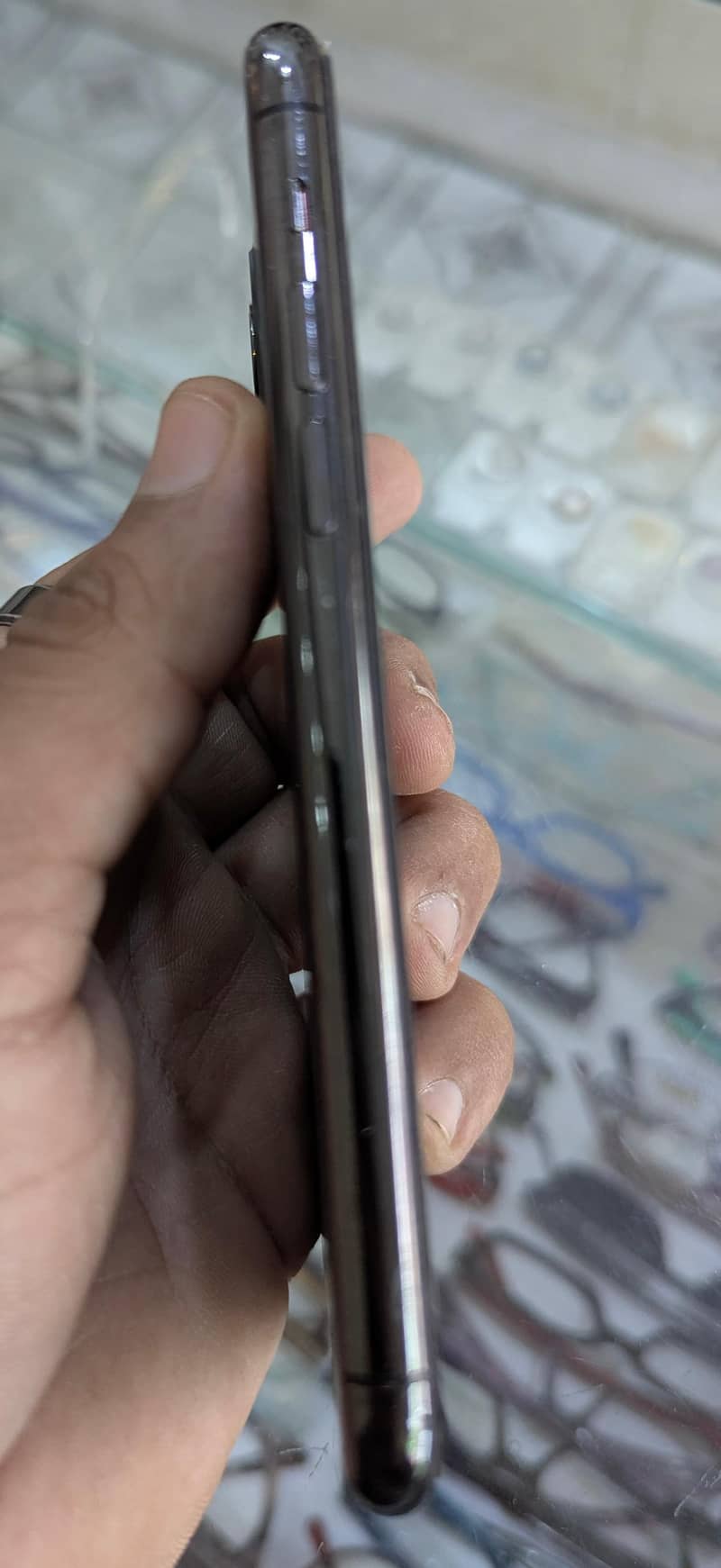 Apple iPhone 11 Pro 3