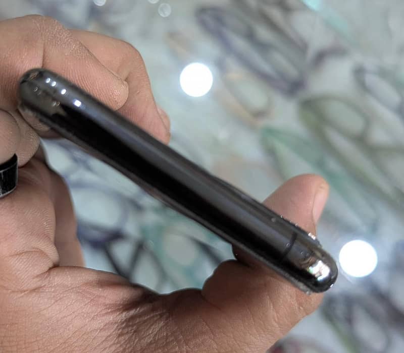 Apple iPhone 11 Pro 4
