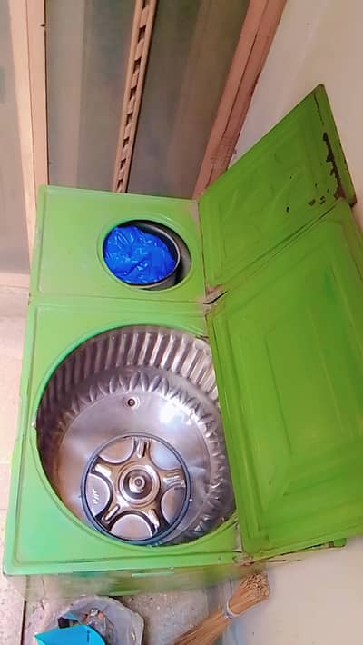 Asia Washing machine and dryer / spinner