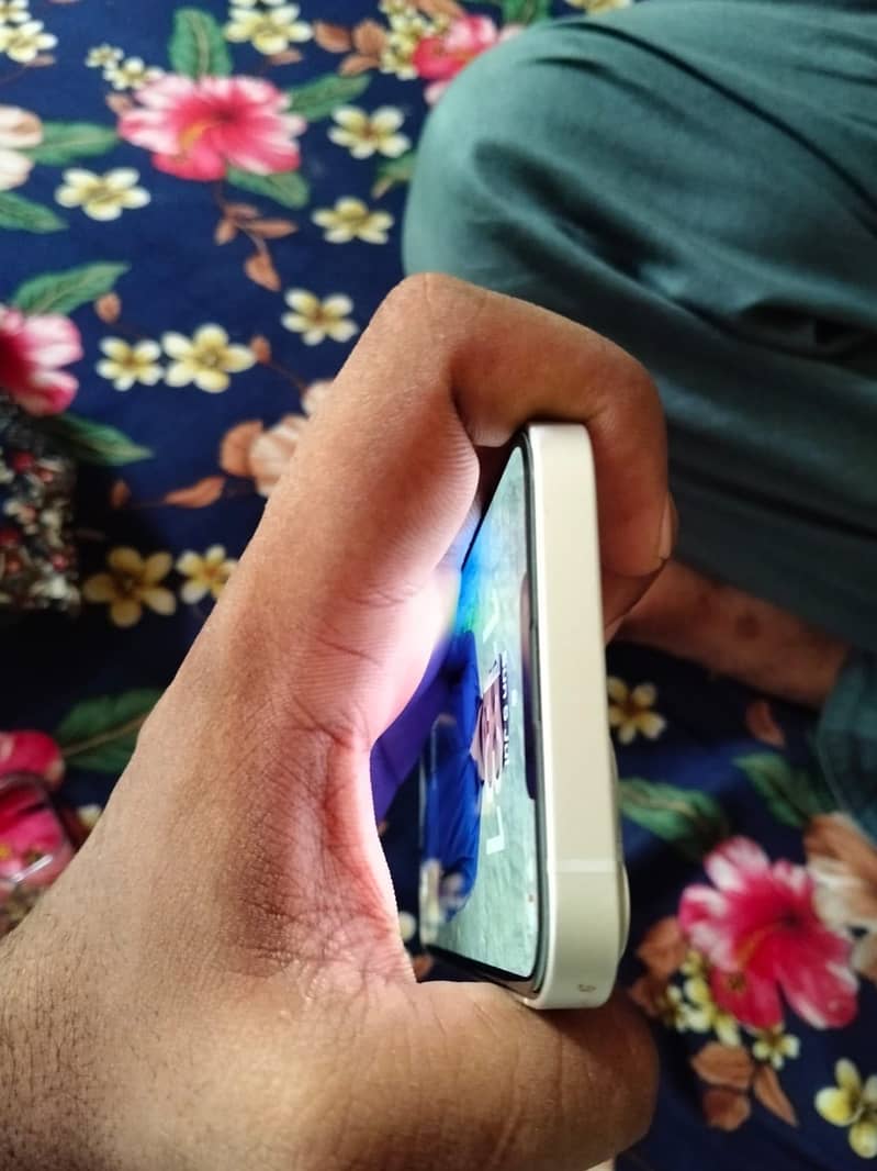Apple iPhone 13 1