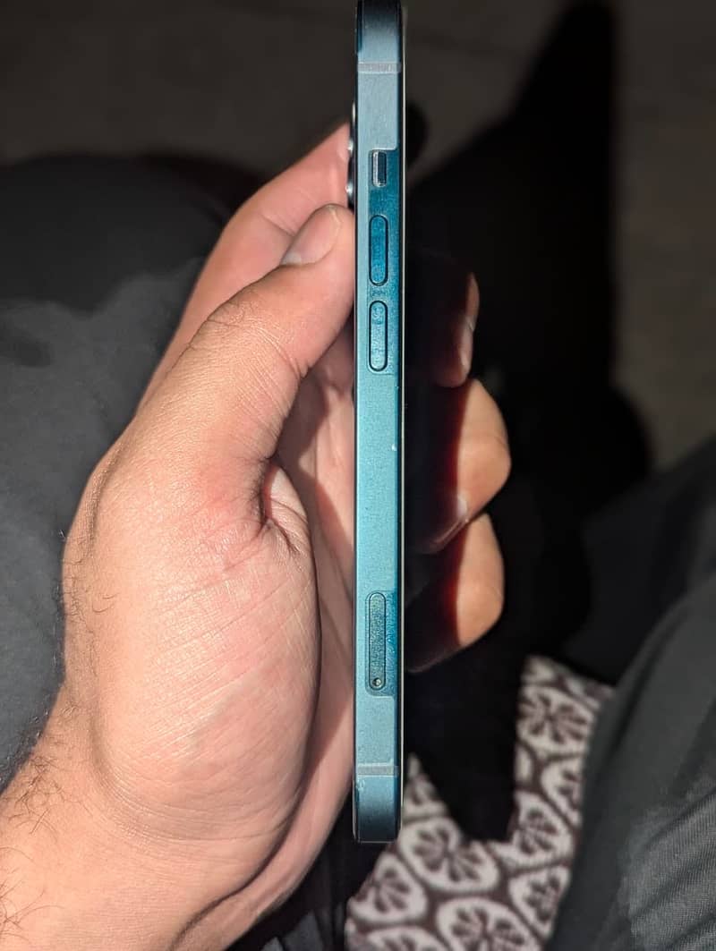 Apple iPhone 13 1