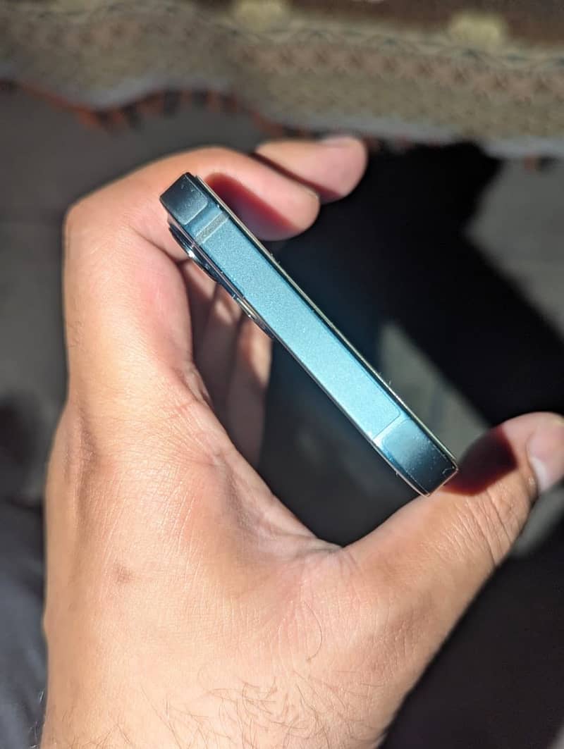 Apple iPhone 13 3