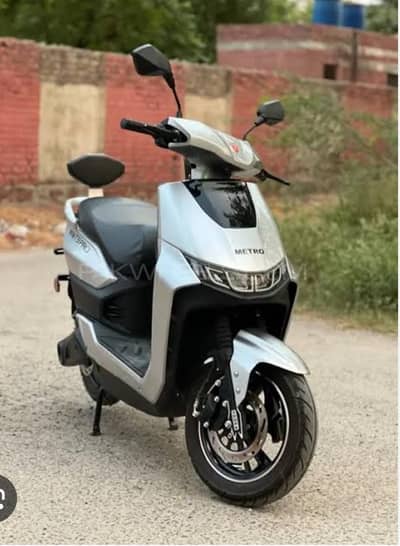 scooty for sale like new