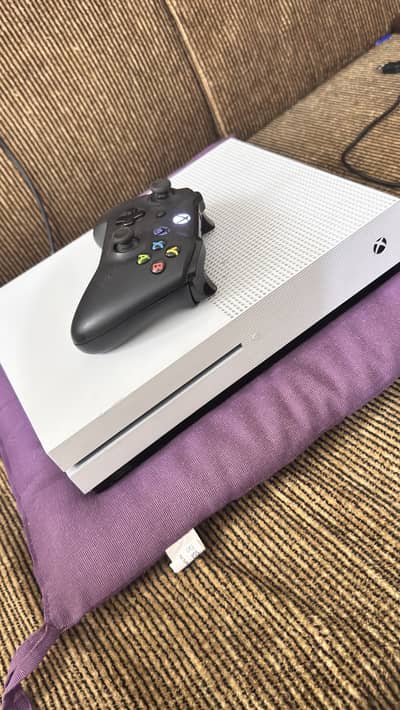 Xbox one s 500gb with original remote