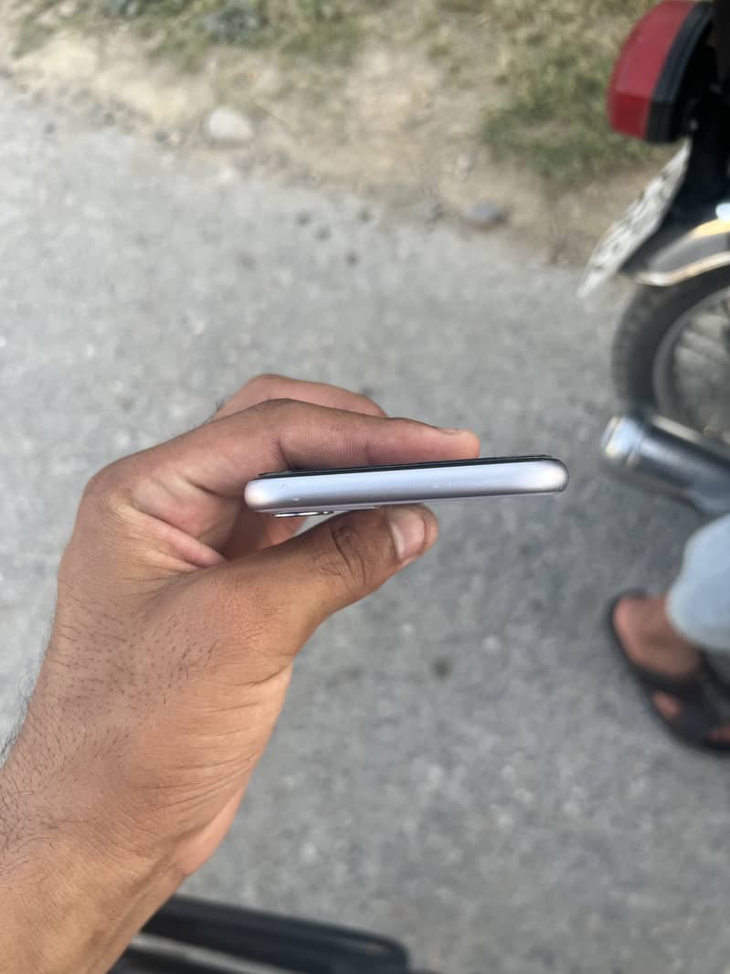 Apple iPhone 11 2