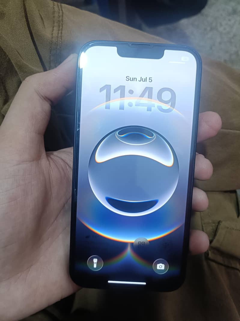 Apple iPhone 16e 1