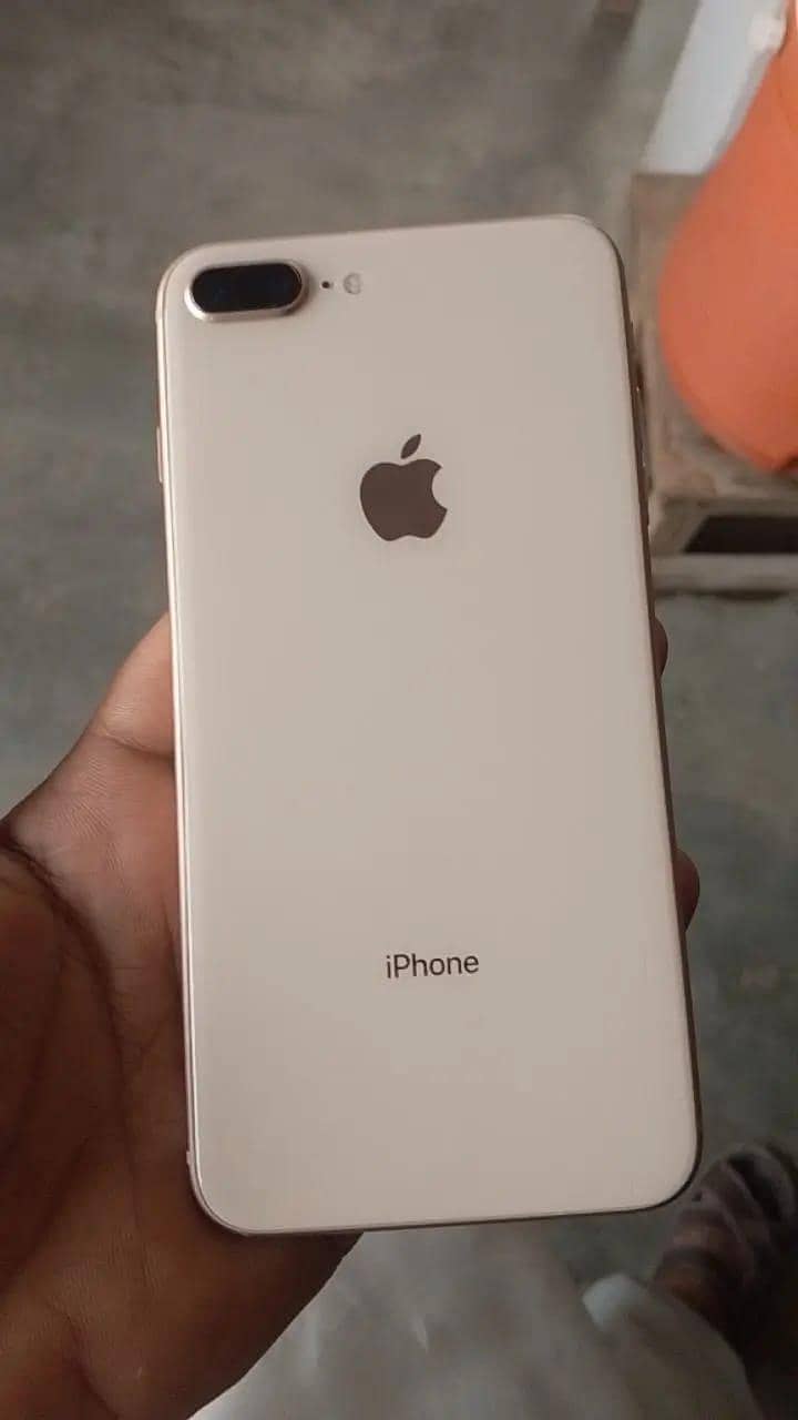 Apple iPhone 8 Plus 3