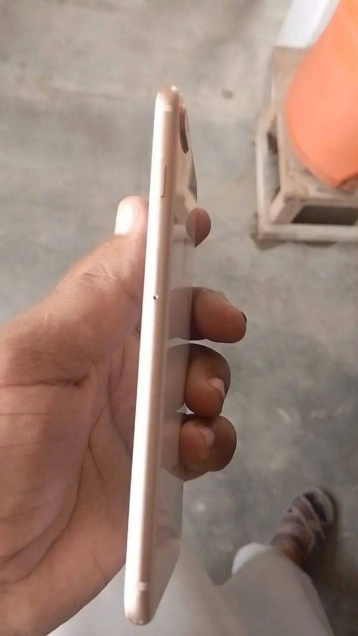Apple iPhone 8 Plus 4