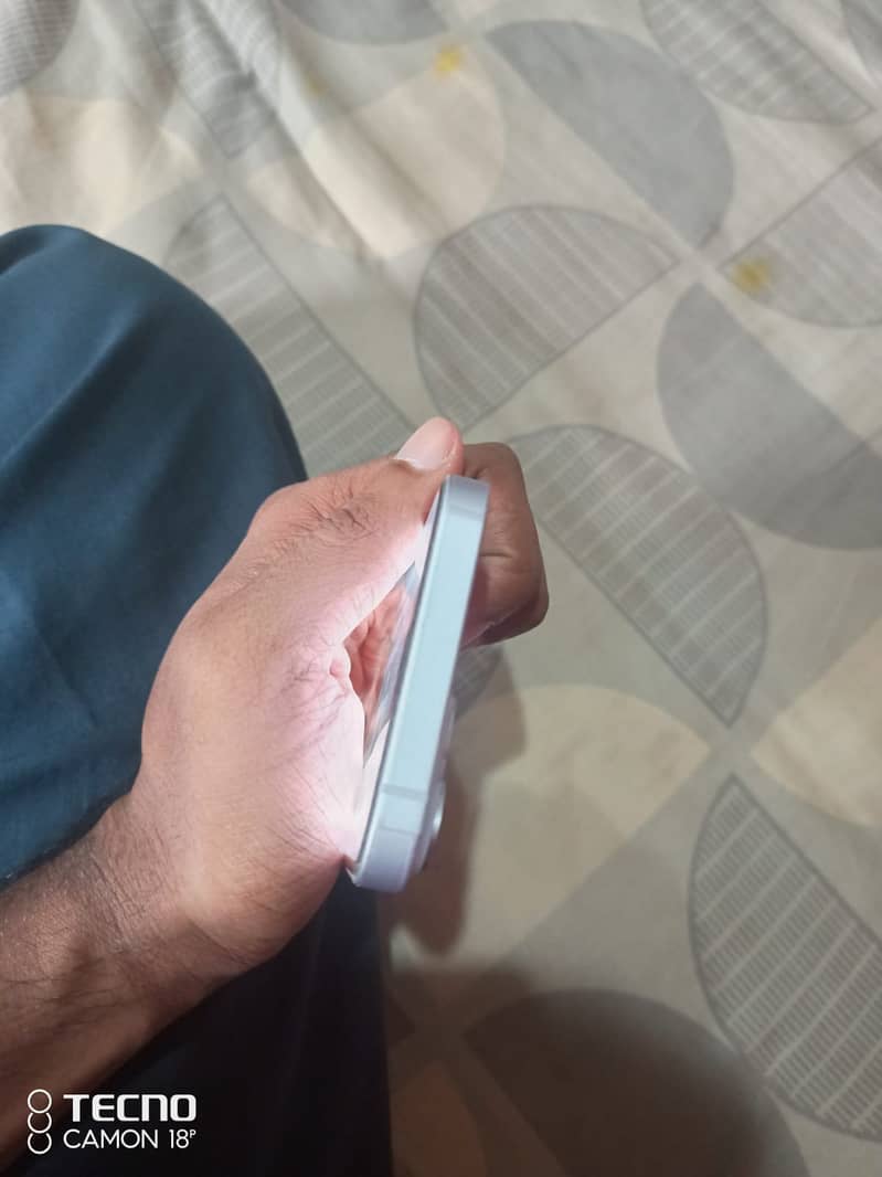 Apple iPhone 14 4