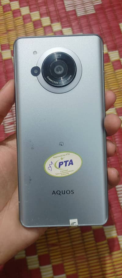 AQUOS R7
