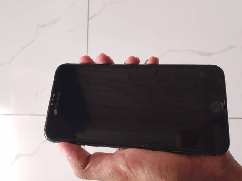 Apple iPhone 8 Plus 1