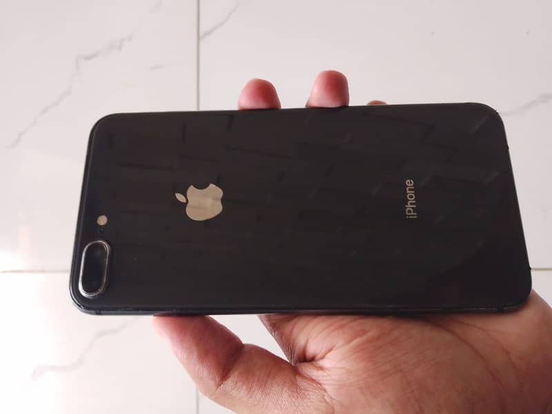 Apple iPhone 8 Plus 2