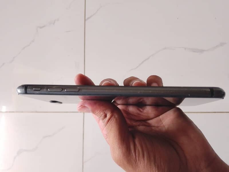 Apple iPhone 8 Plus 3