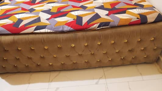 Bed without mattress good condition