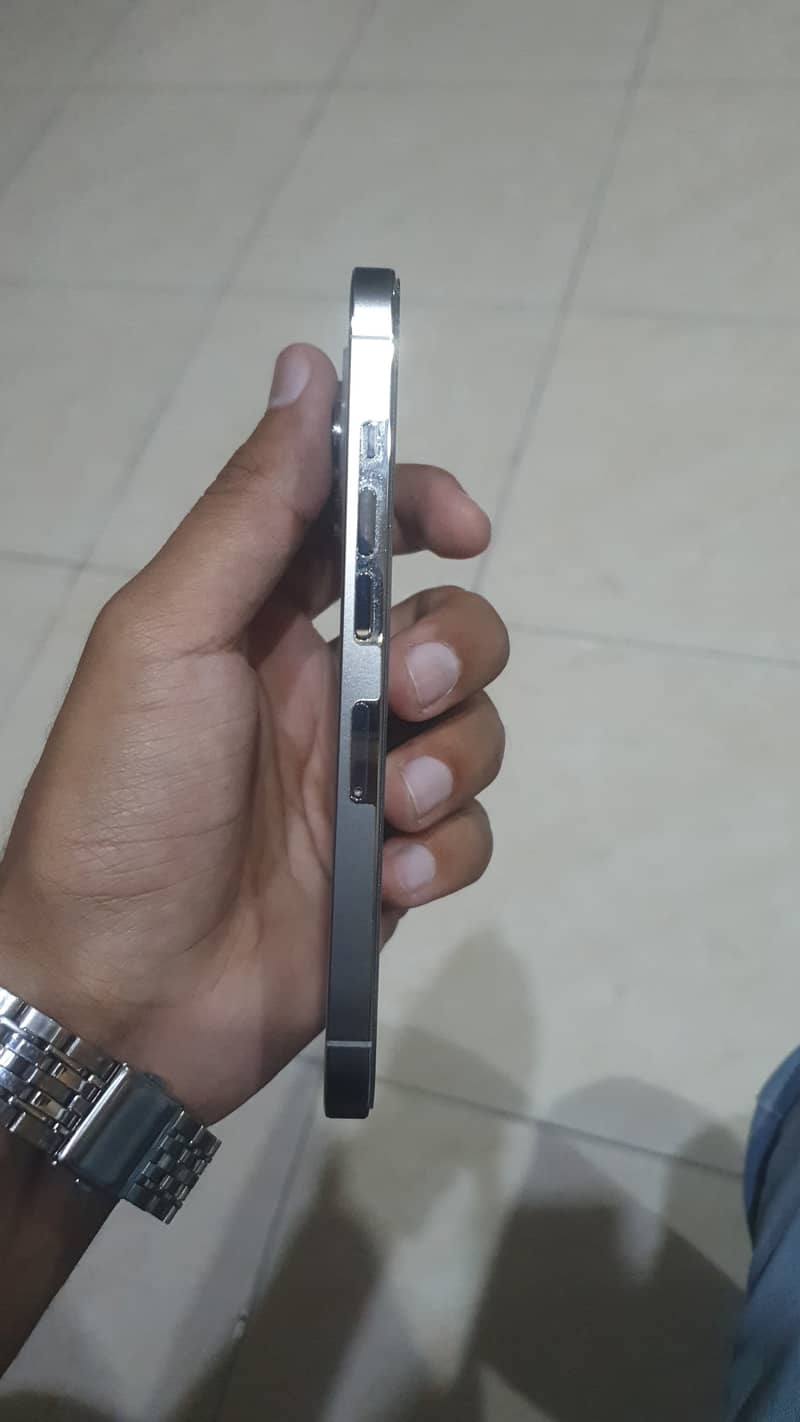 Apple iPhone 13 Pro 1