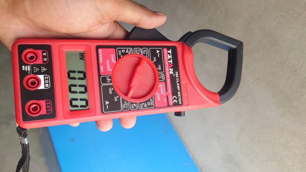 Digital Clamp Meter 1