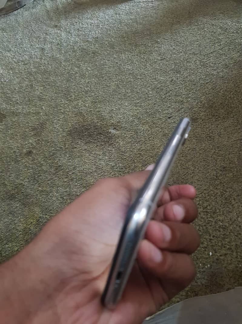iPhone X 4