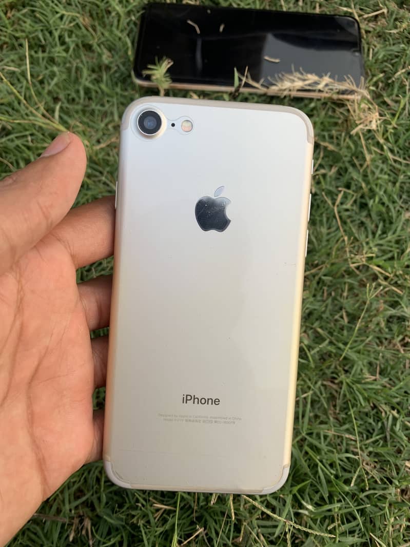 Apple iPhone 7 1