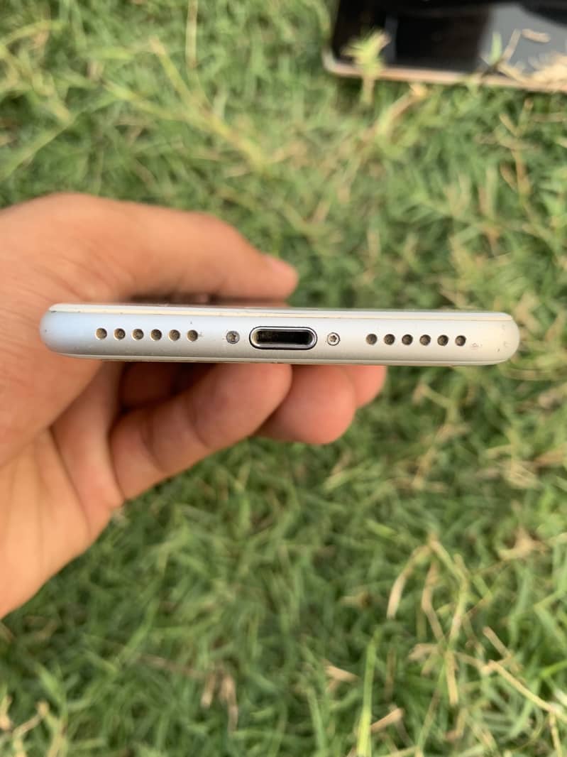 Apple iPhone 7 4