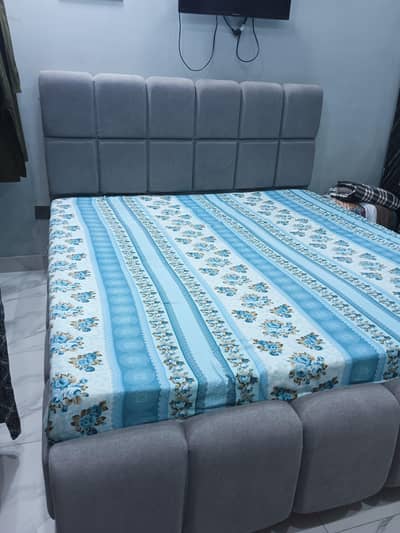 KING SIZE BED WITH MOLTY FOAM