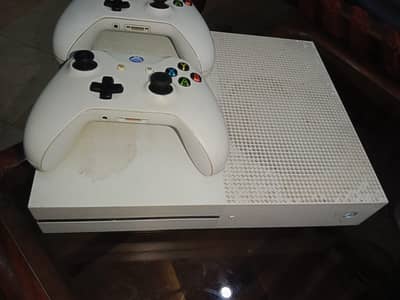 Xbox One s 1tb original controllers