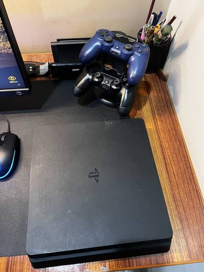 PlayStation 4 500GB / With Box 2 Games & Accessories