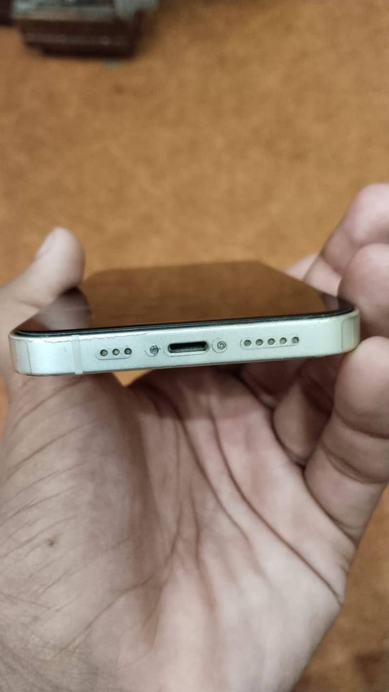Apple iPhone 13 5