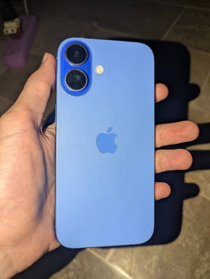 Apple iPhone 16 0