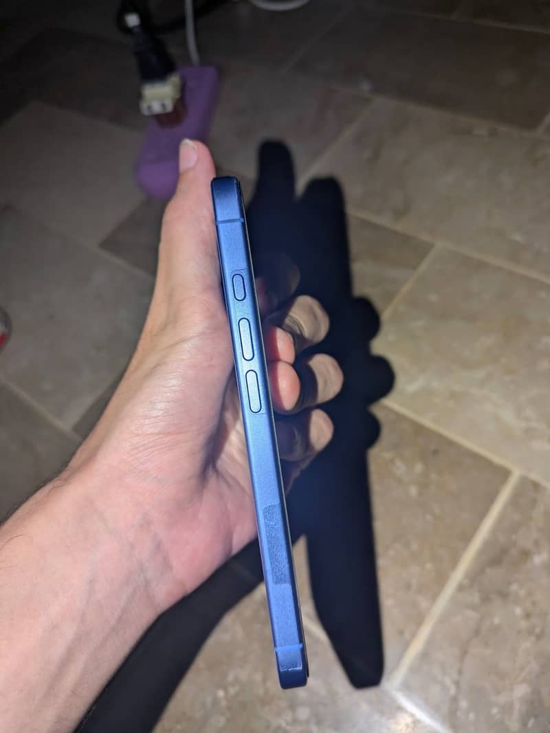 Apple iPhone 16 4