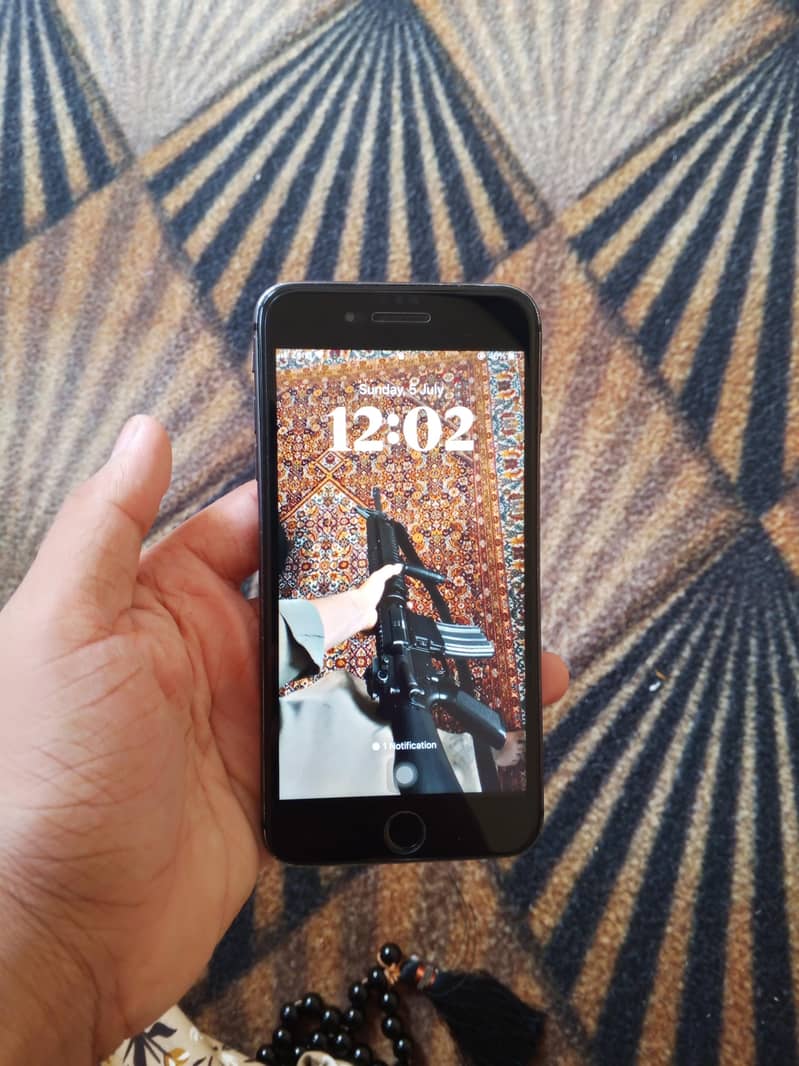 Apple iPhone 8 Plus 1