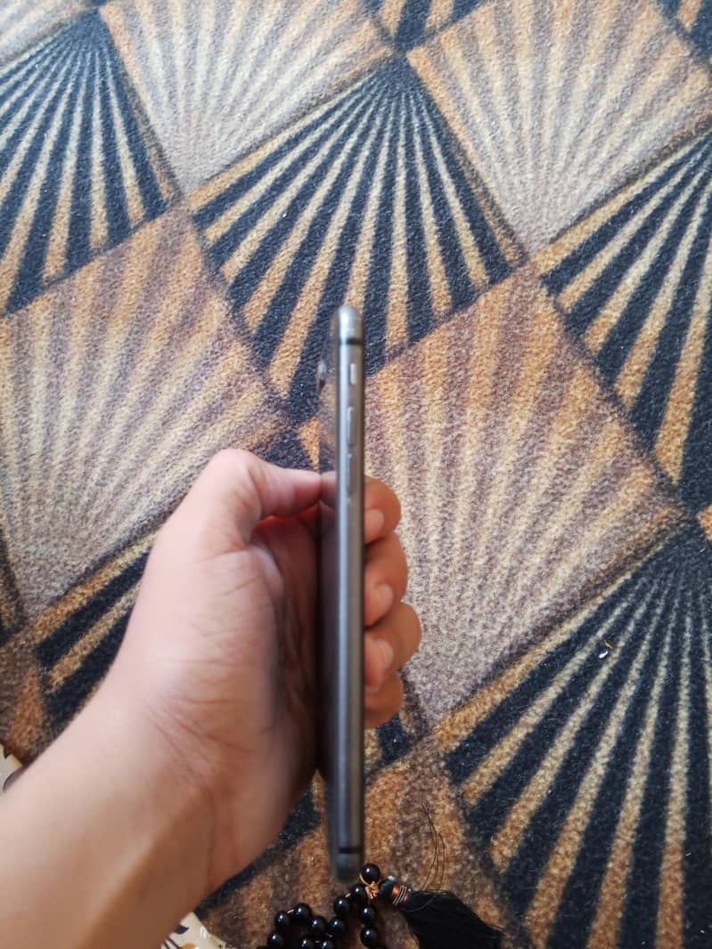 Apple iPhone 8 Plus 3